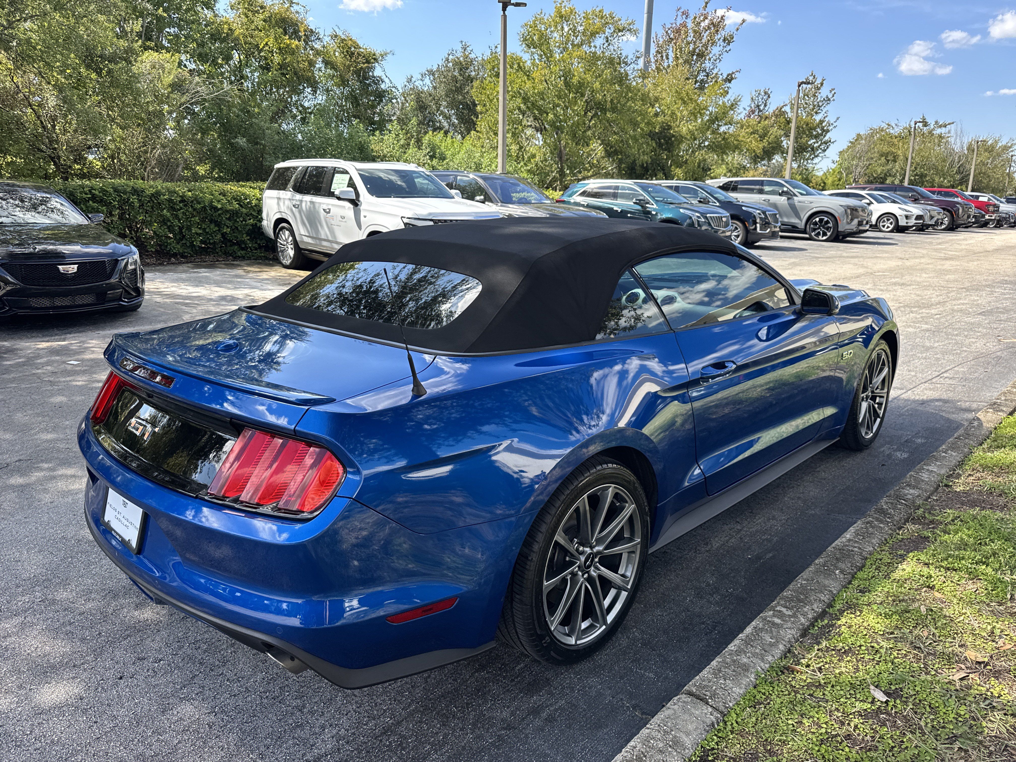Used 2017 Ford Mustang GT Premium w/ Equipment Group 401A RWD image 3
