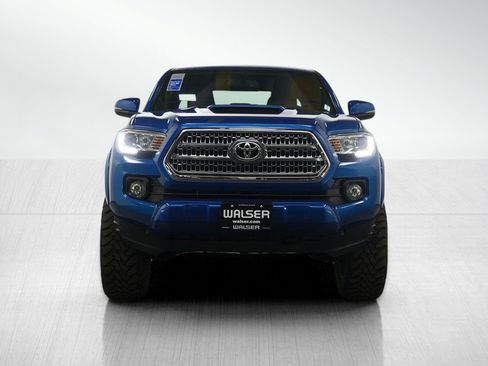 Used 2016 Toyota Tacoma TRD Sport image 8
