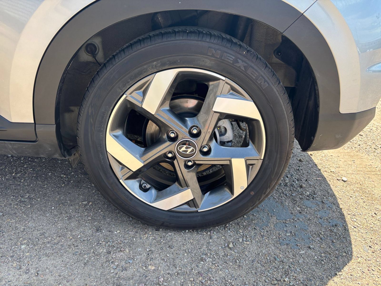 Used 2025 Hyundai Venue SEL FWD image 29
