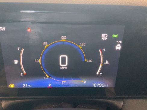 Used 2024 Chevrolet TrailBlazer LT w/ LT Cold Weather Package FWD image 10