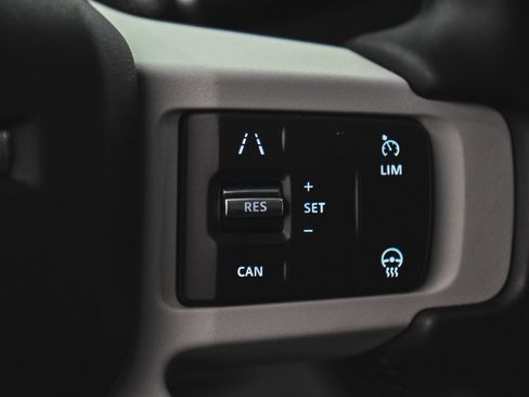 Used 2023 Land Rover Defender 110 X-Dynamic SE image 23