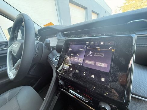 Used 2023 Jeep Grand Cherokee L Laredo image 11