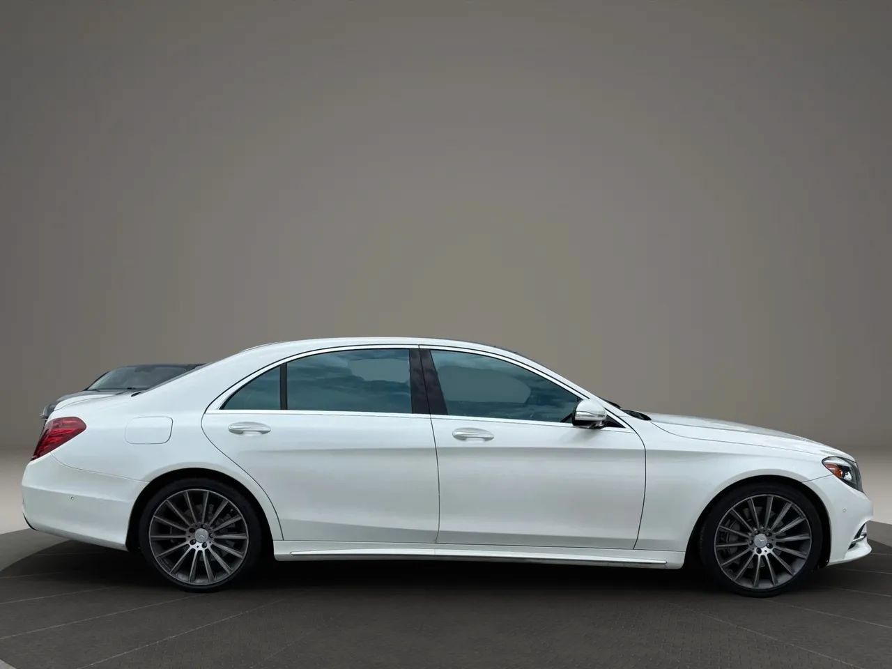 Used 2015 Mercedes-Benz S 550 Sedan image 4