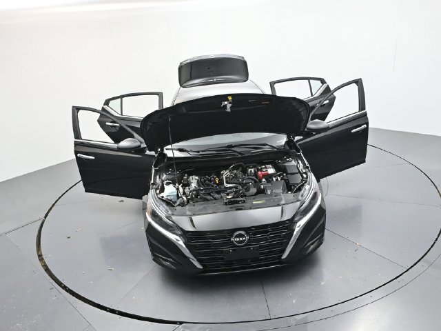 Used 2025 Nissan Altima 2.5 SV FWD image 41