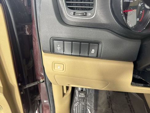 Used 2016 Kia Sedona LX w/ LX Convenience Package image 14