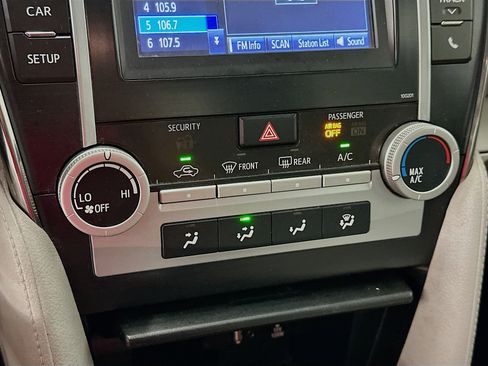 Used 2014 Toyota Camry LE FWD image 23