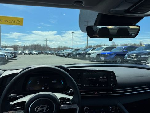 New 2025 Hyundai Elantra Hybrid FWD image 2
