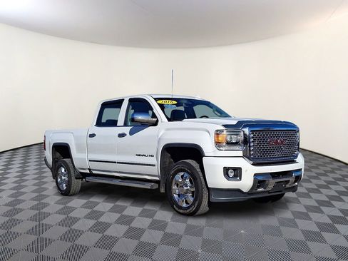 Used 2016 GMC Sierra 2500 Denali image 2