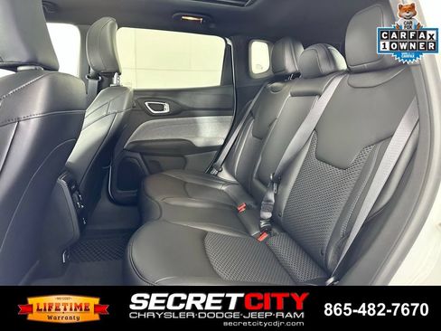 Used 2025 Jeep Compass Latitude w/ Sun & Sound Group AWD/4WD image 15