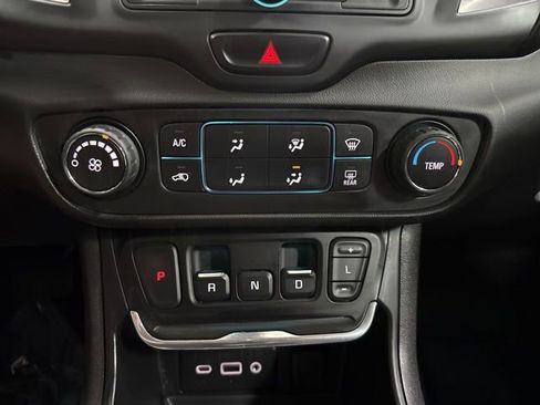 Used 2020 GMC Terrain SLE AWD/4WD image 17