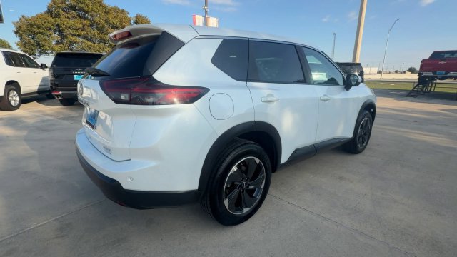 Used 2025 Nissan Rogue SV FWD image 8