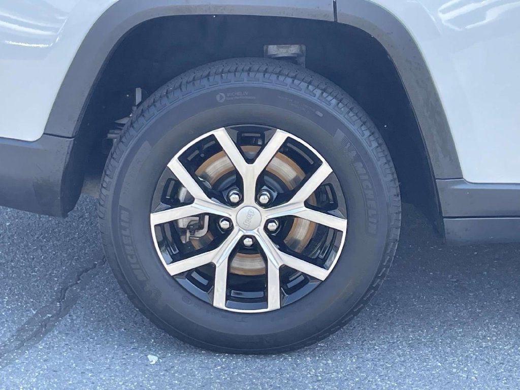Certified 2023 Jeep Grand Cherokee L Limited w/ Trailer Tow Group (B) AWD/4WD image 13