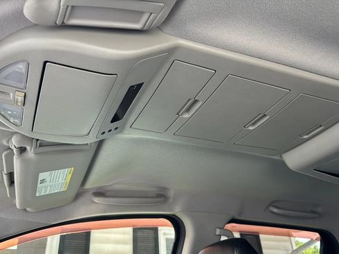 Used 2010 Nissan Titan LE AWD/4WD image 19