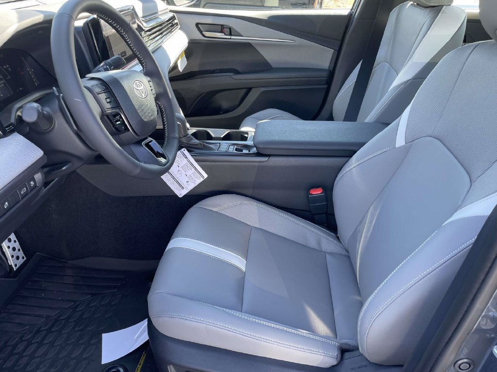 New 2026 Toyota Camry SE w/ Convenience Package FWD image 13