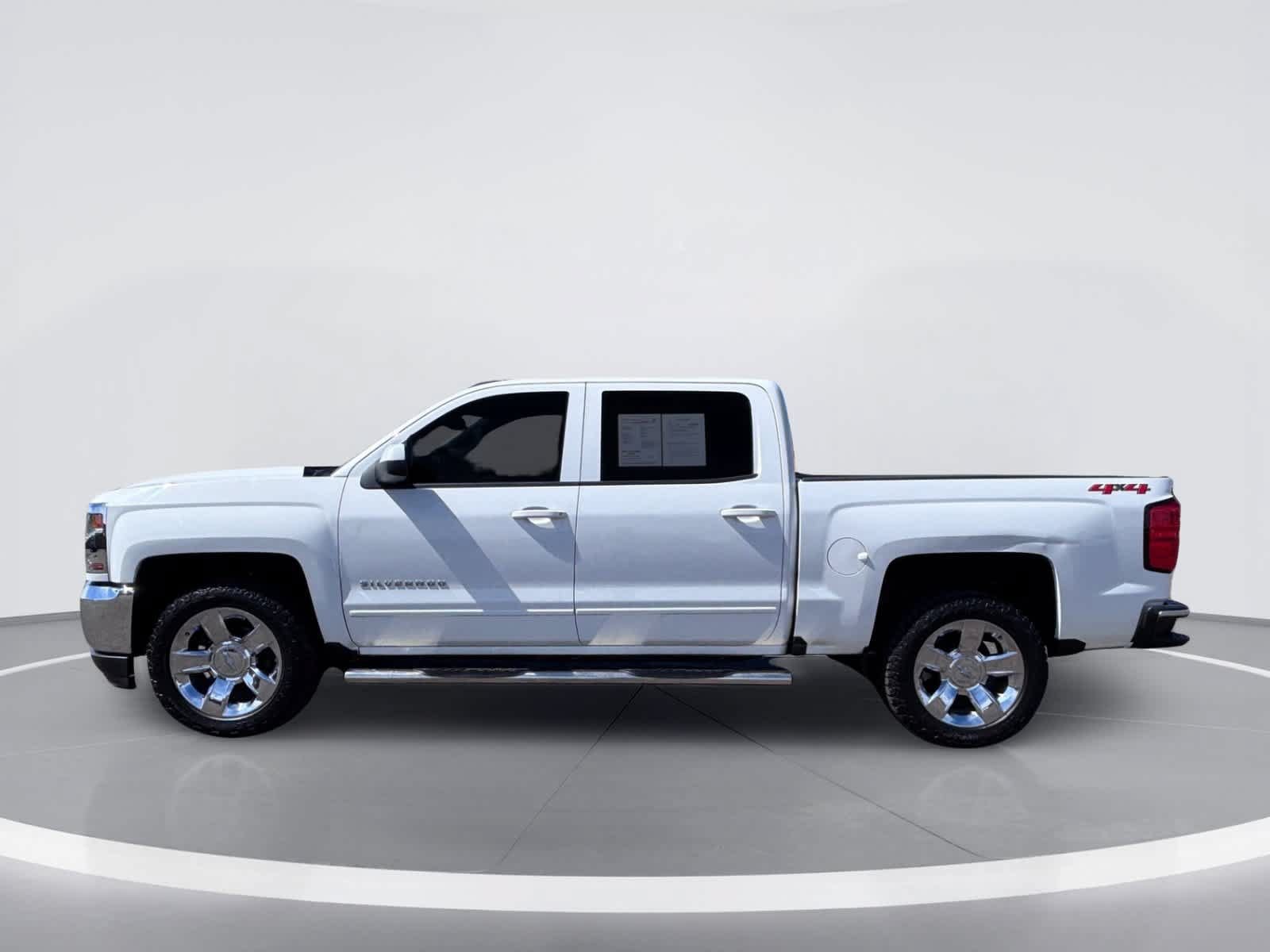 Used 2018 Chevrolet Silverado 1500 LT w/ LT Eassist Package AWD/4WD image 4
