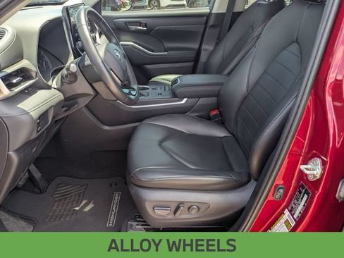 Used 2020 Toyota Highlander XLE FWD image 14