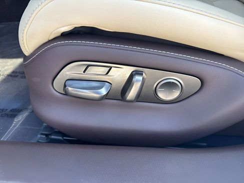 Used 2018 Lexus LS 500h w/ Luxury Package image 10