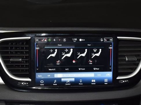 Certified 2025 Chrysler Pacifica Select image 16