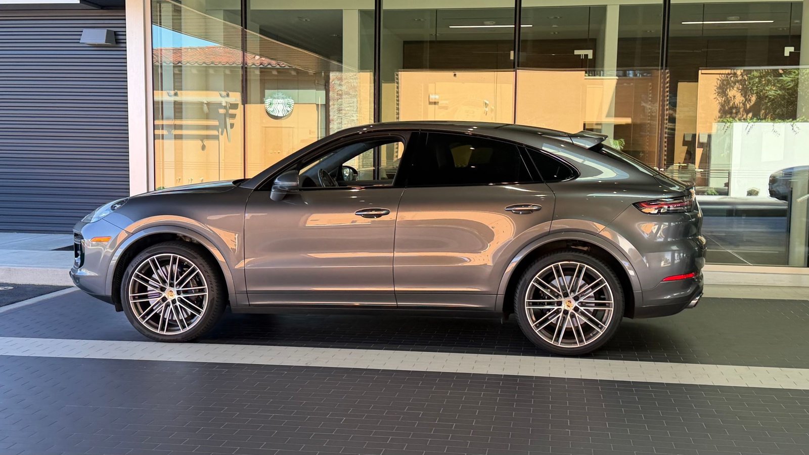 Certified 2022 Porsche Cayenne Turbo AWD/4WD image 7