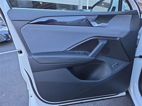 New 2026 Volkswagen Tiguan SE image 12