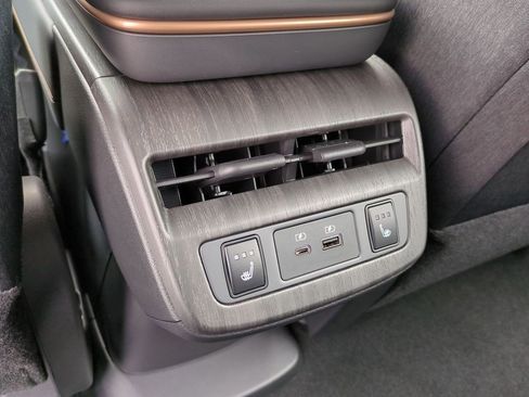 Used 2024 Nissan Ariya AWD image 29