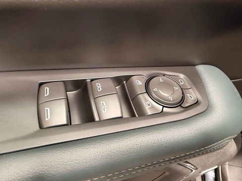 Used 2025 GMC Yukon XL AT4 w/ AT4 Premium Package AWD/4WD image 24