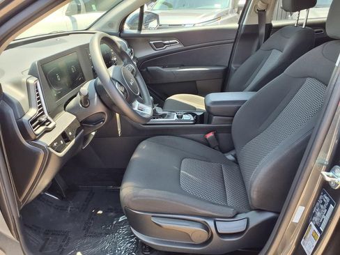 Used 2025 Kia Sportage LX FWD image 14