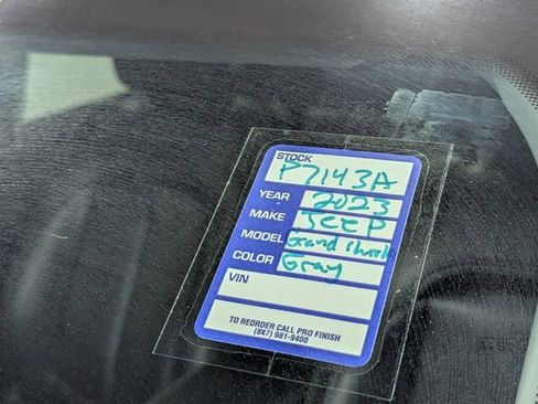 Used 2023 Jeep Grand Cherokee L Limited w/ Black Appearance Package image 30