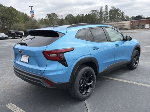 New 2026 Chevrolet Trax LT w/ Midnight Edition image 5