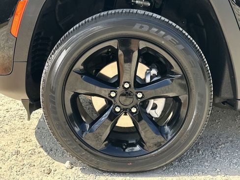 New 2025 Jeep Grand Cherokee Altitude image 11