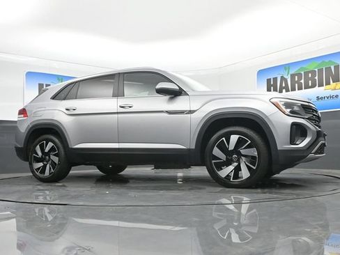 Used 2024 Volkswagen Atlas Cross Sport SE FWD image 23