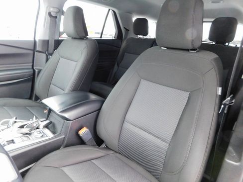 Used 2023 Ford Explorer XLT image 15