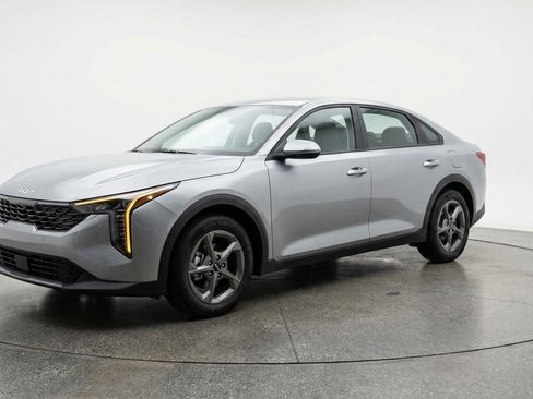 Used 2025 Kia K4 LXS image 3