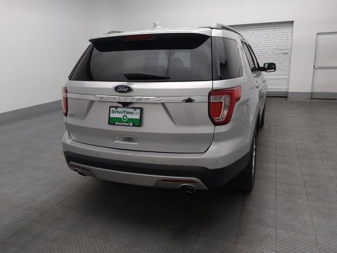 Used 2017 Ford Explorer XLT image 7