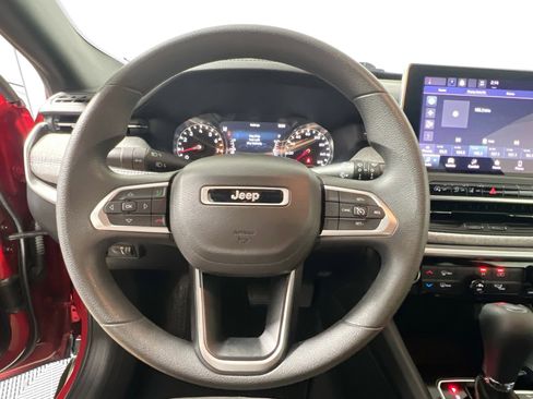 Used 2023 Jeep Compass Sport image 17