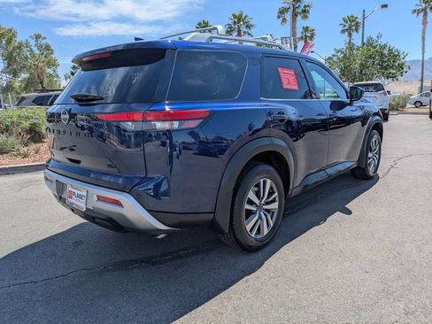 Certified 2024 Nissan Pathfinder SL w/ Black Appearance Package FWD image 7