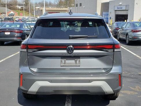 New 2026 Volkswagen Tiguan SE image 4