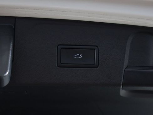 Used 2024 Volkswagen Atlas Peak Edition SEL AWD/4WD image 23