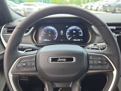 New 2025 Jeep Grand Cherokee Limited image 35