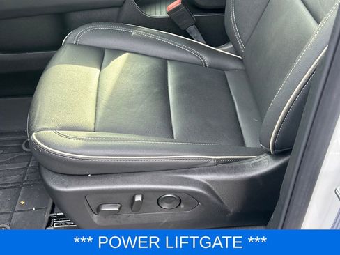 Used 2025 Chevrolet Suburban Premier image 12