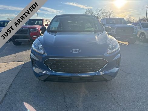 Used 2022 Ford Escape SE w/ SE Sport Appearance Package image 2