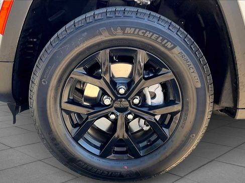 New 2025 Jeep Grand Cherokee Altitude AWD/4WD image 11
