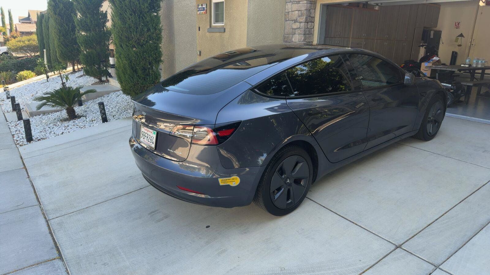 Used 2022 Tesla Model 3 Long Range AWD/4WD image 3