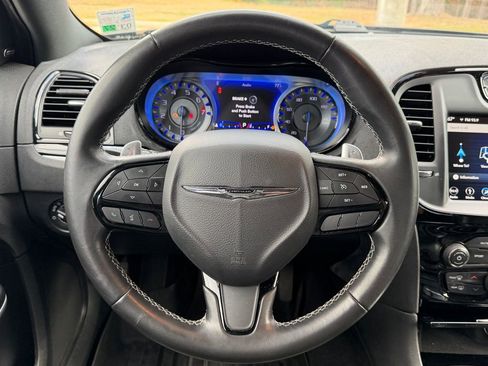 Used 2019 Chrysler 300 S image 17