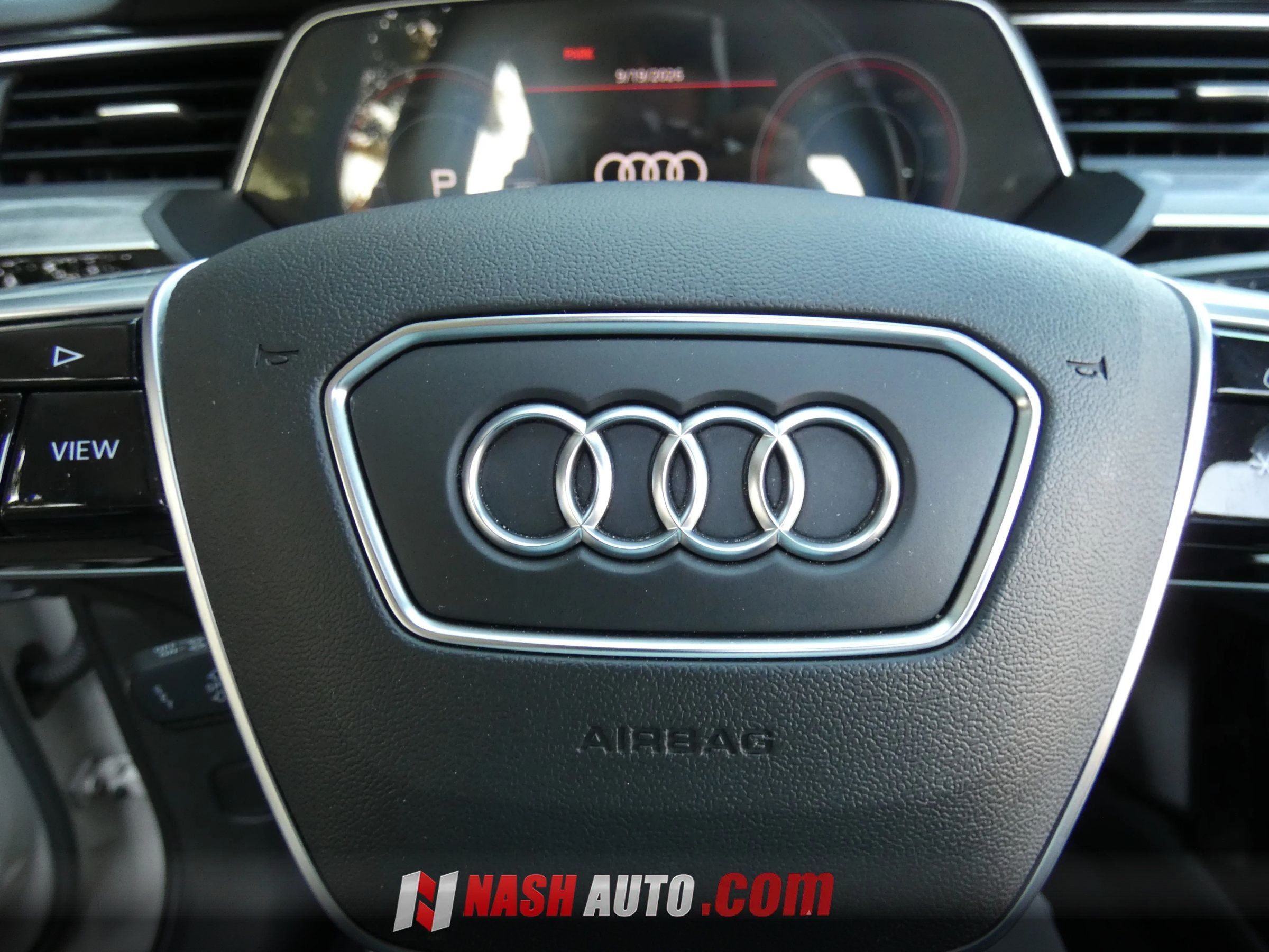 Used 2022 Audi e-tron Premium Plus w/ Premium Plus Package AWD/4WD image 66