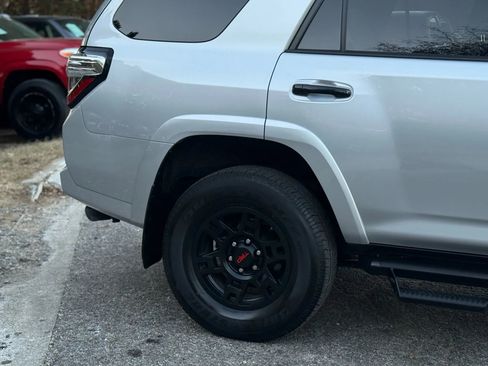 Used 2021 Toyota 4Runner Venture w/ Moonroof Package image 9