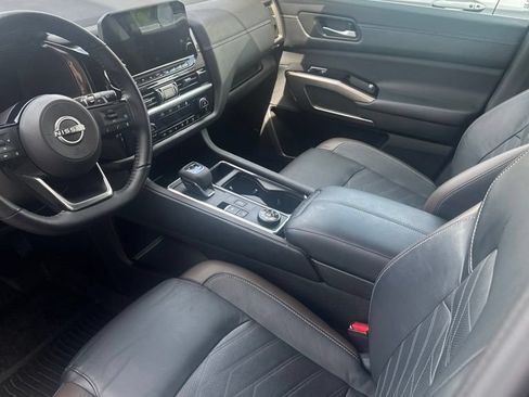 Used 2023 Nissan Pathfinder Platinum AWD/4WD image 6