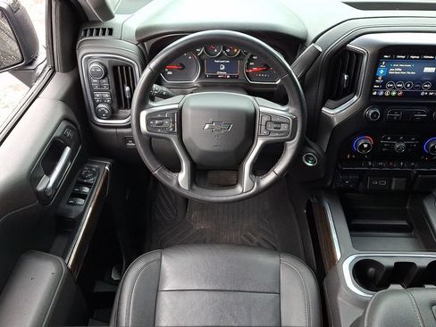Used 2021 Chevrolet Silverado 1500 LT Trail Boss w/ Convenience Package II AWD/4WD image 2