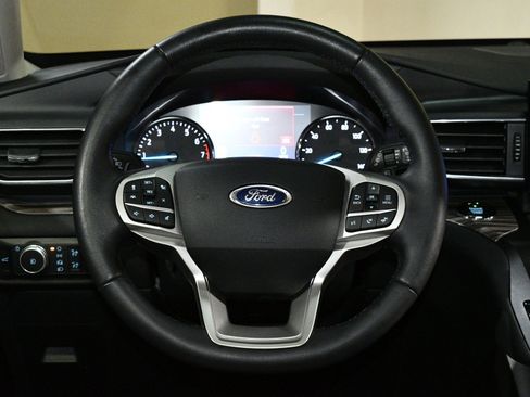 Used 2020 Ford Explorer Limited w/ Class III Trailer Tow Package image 27