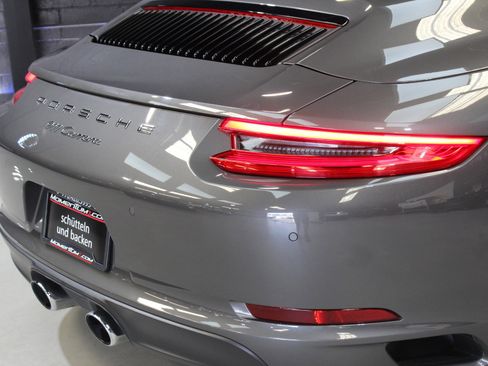 Used 2017 Porsche 911 Carrera image 16